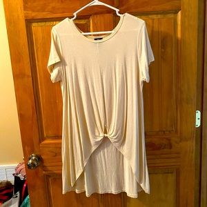 Mid-length nude t-shirt